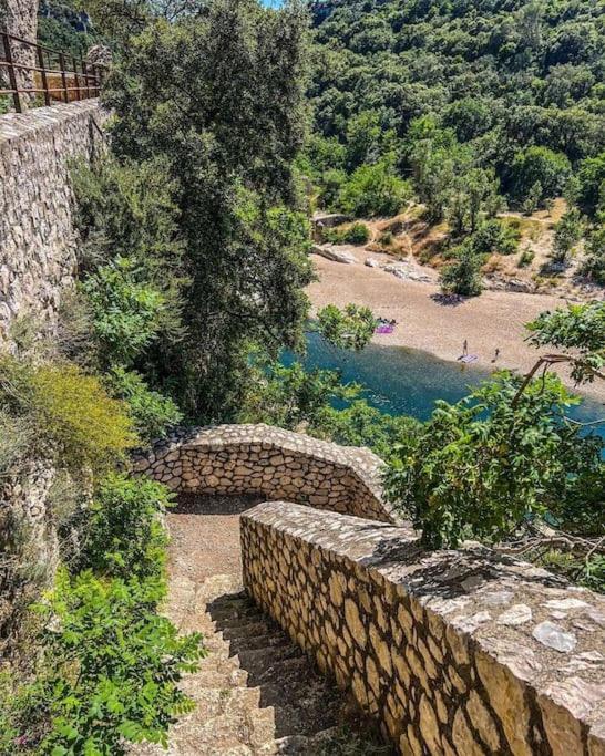 Proche D'Uzes La Terrasse Du Soleil Levant Collias Exterior foto